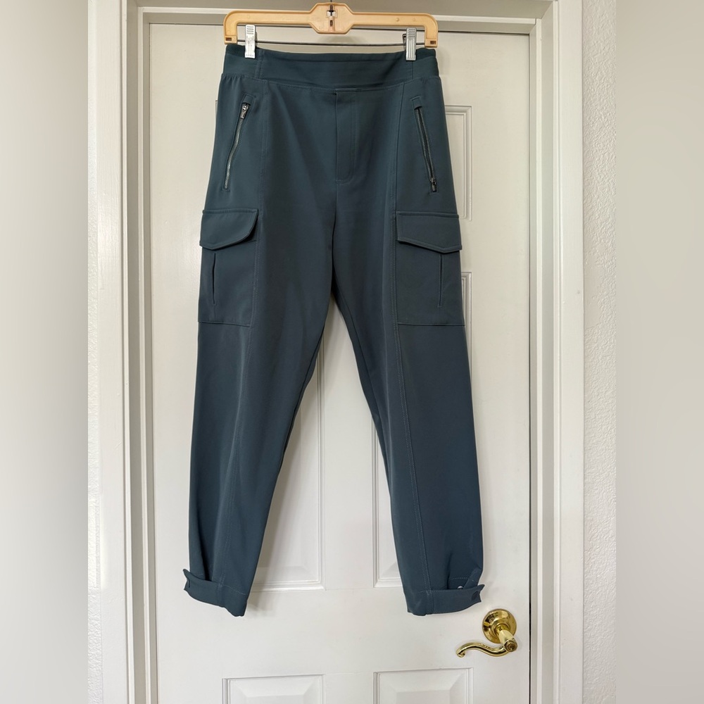 Athleta Endless High Rise Cargo Pants. Blue/gray. 6P.
